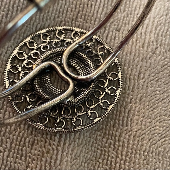 8,5” Cuff Bracelet Silver Tone Mandala Round Center With Blue Stones Boho - Picture 5 of 5